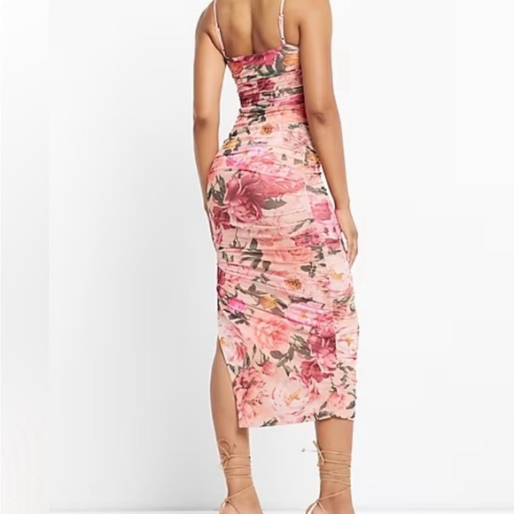 Express Floral Ruched Midi Dress - Picture 4 of 8